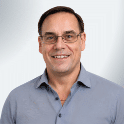 Roger bla bakgrund